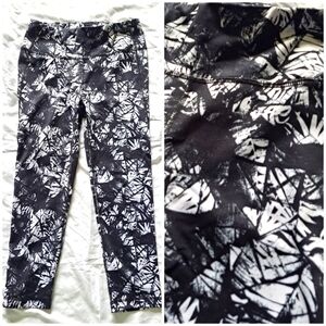 Sears | Black & White abstract pattern women's athletic yoga leggings
